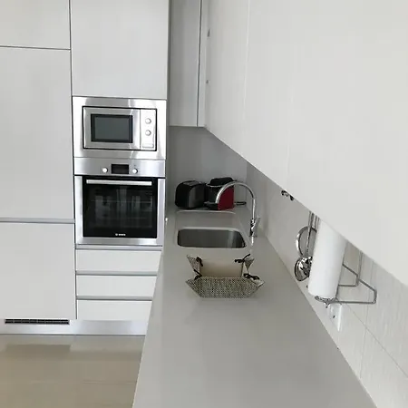 Apartment Lisbon10 *